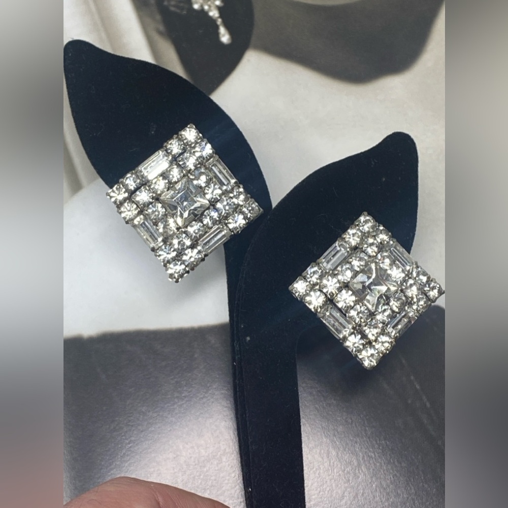 Vintage La Rel Signed Prong Set Rhinestone Clip On Earrings